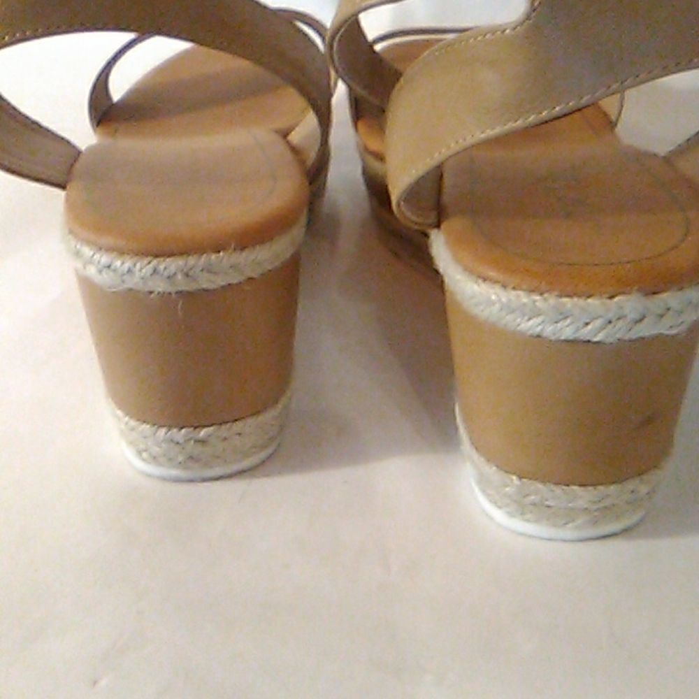 Me Too Platform Sandals - Picture 6 of 9